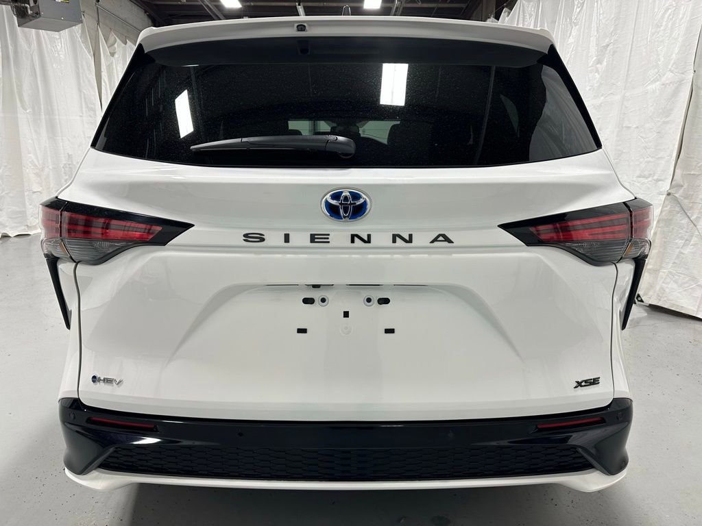 Used 2025 Toyota Sienna XSE image 6
