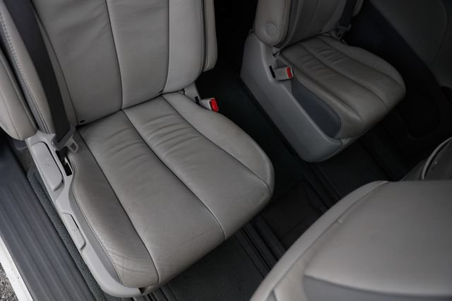 Used 2014 Toyota Sienna Limited w/ Limited Premium Package AWD/4WD image 16