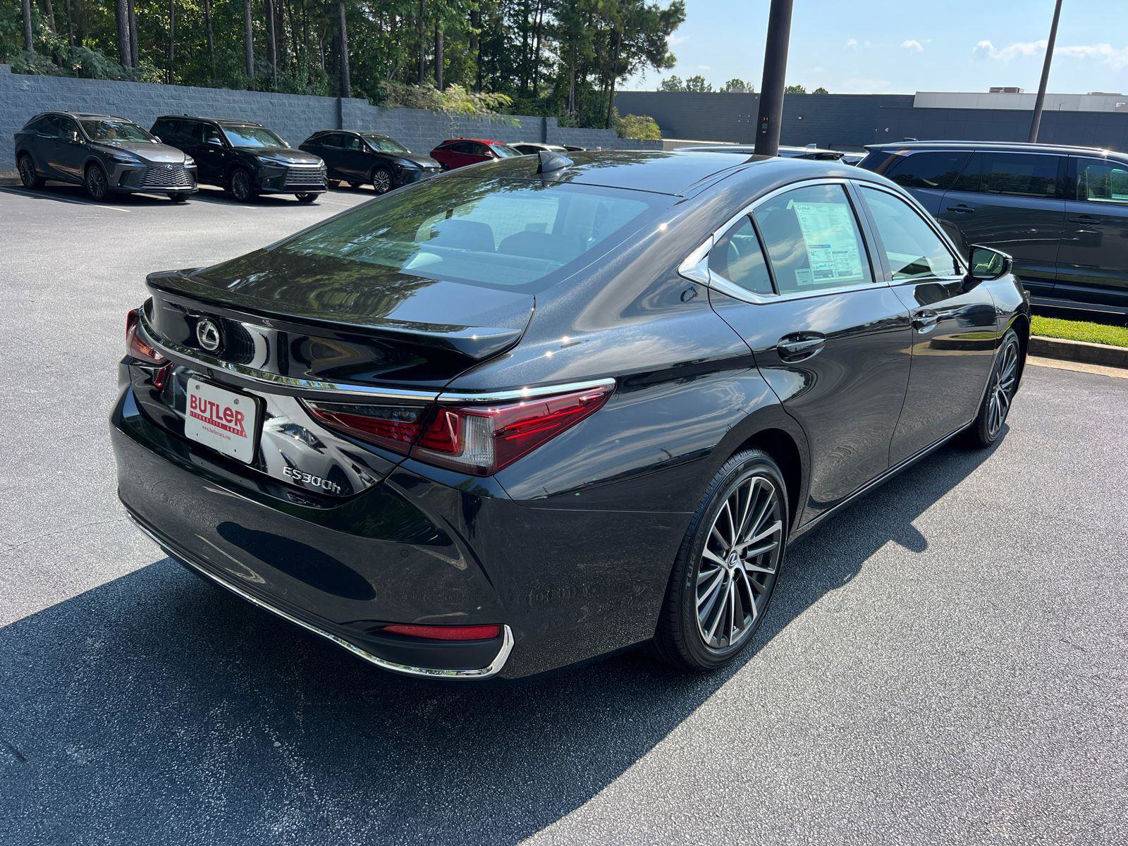 New 2025 Lexus ES 300h w/ Premium Package image 6