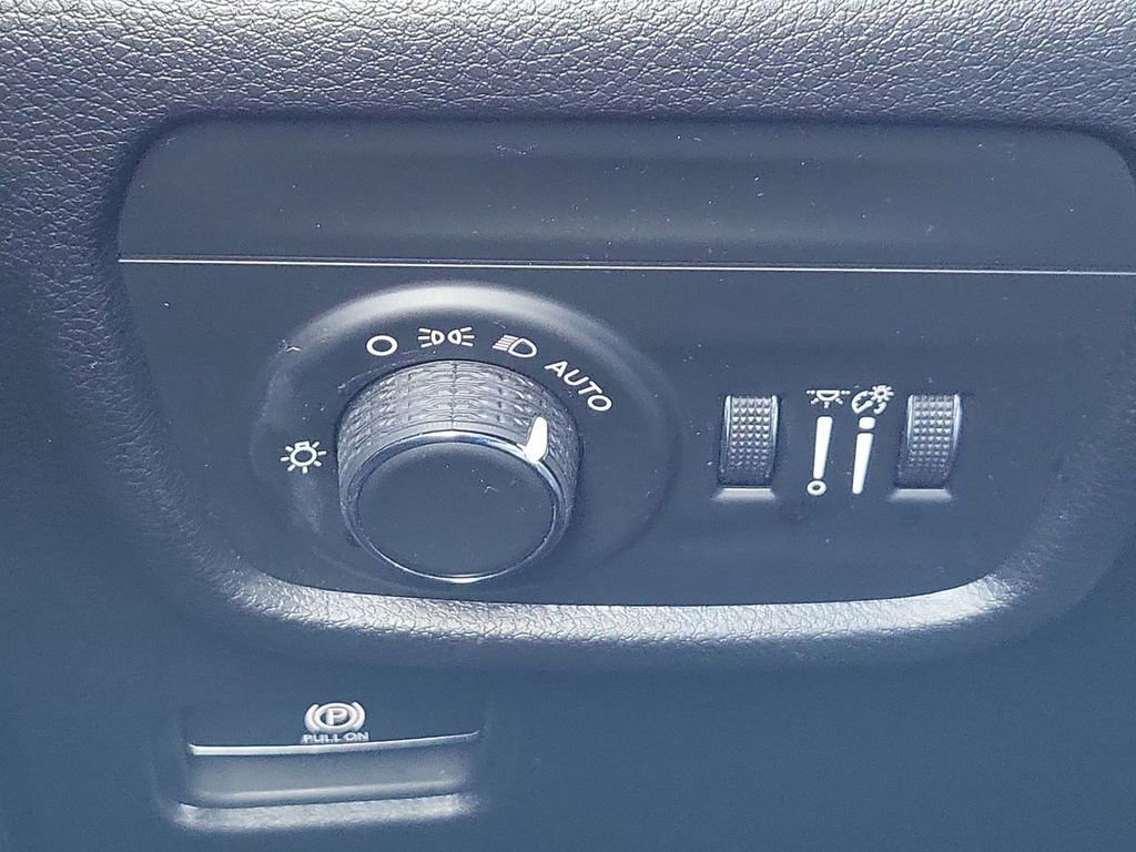 Used 2023 Jeep Grand Cherokee L Laredo AWD/4WD image 23