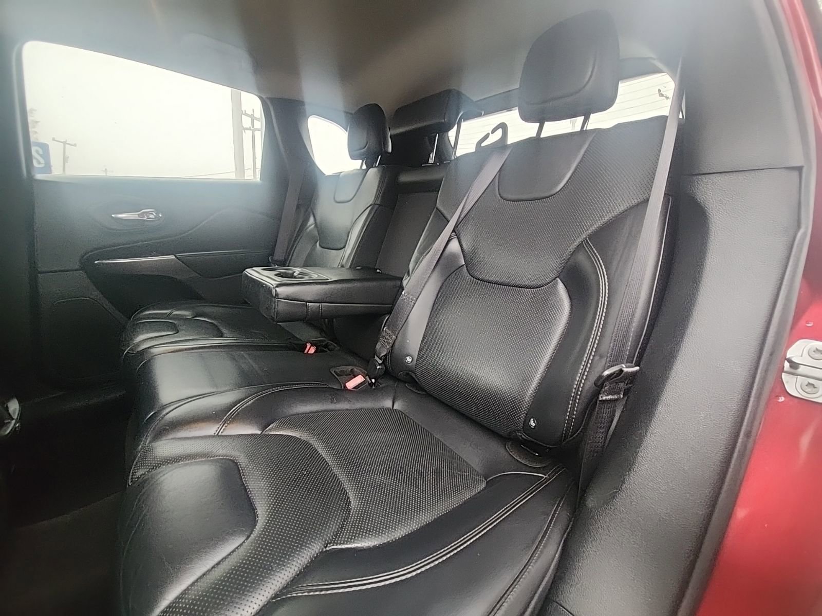 Used 2019 Jeep Cherokee Limited FWD image 8
