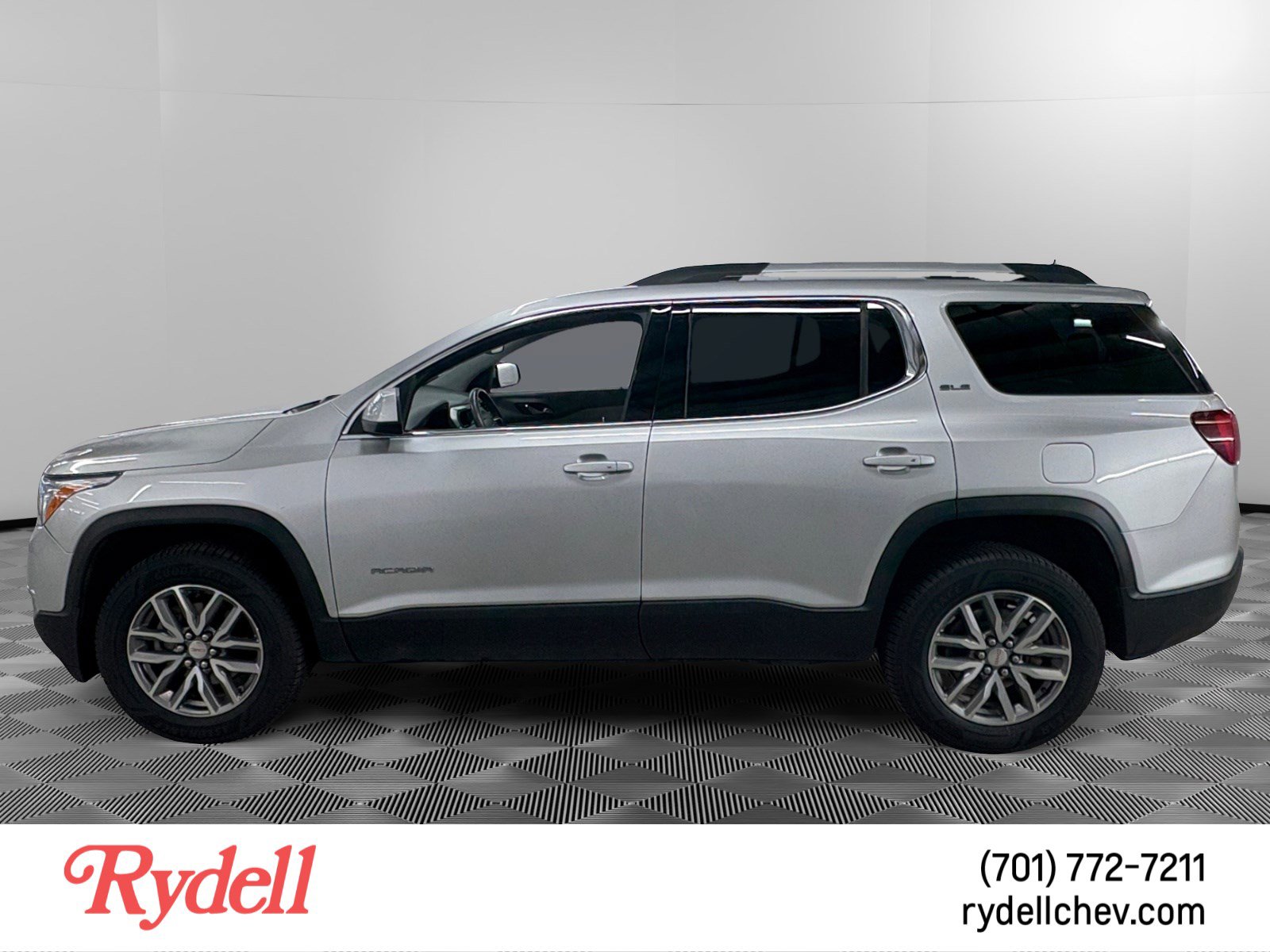 Used 2018 GMC Acadia SLE AWD/4WD image 2
