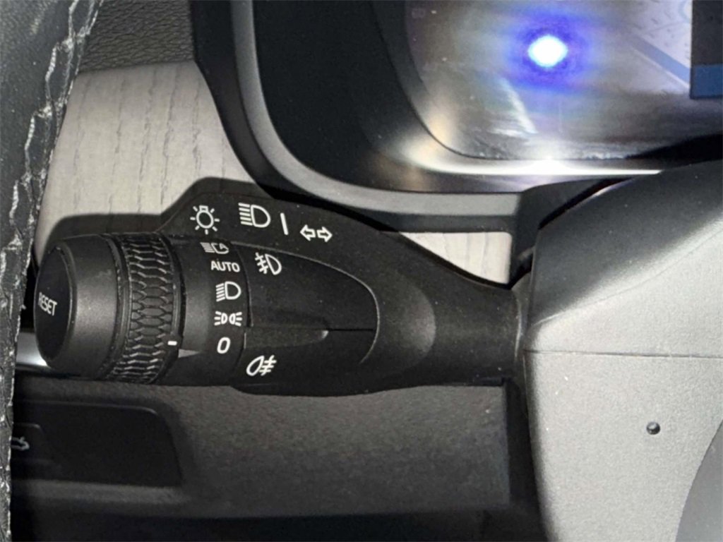 Used 2023 Volvo S90 B6 Plus image 28