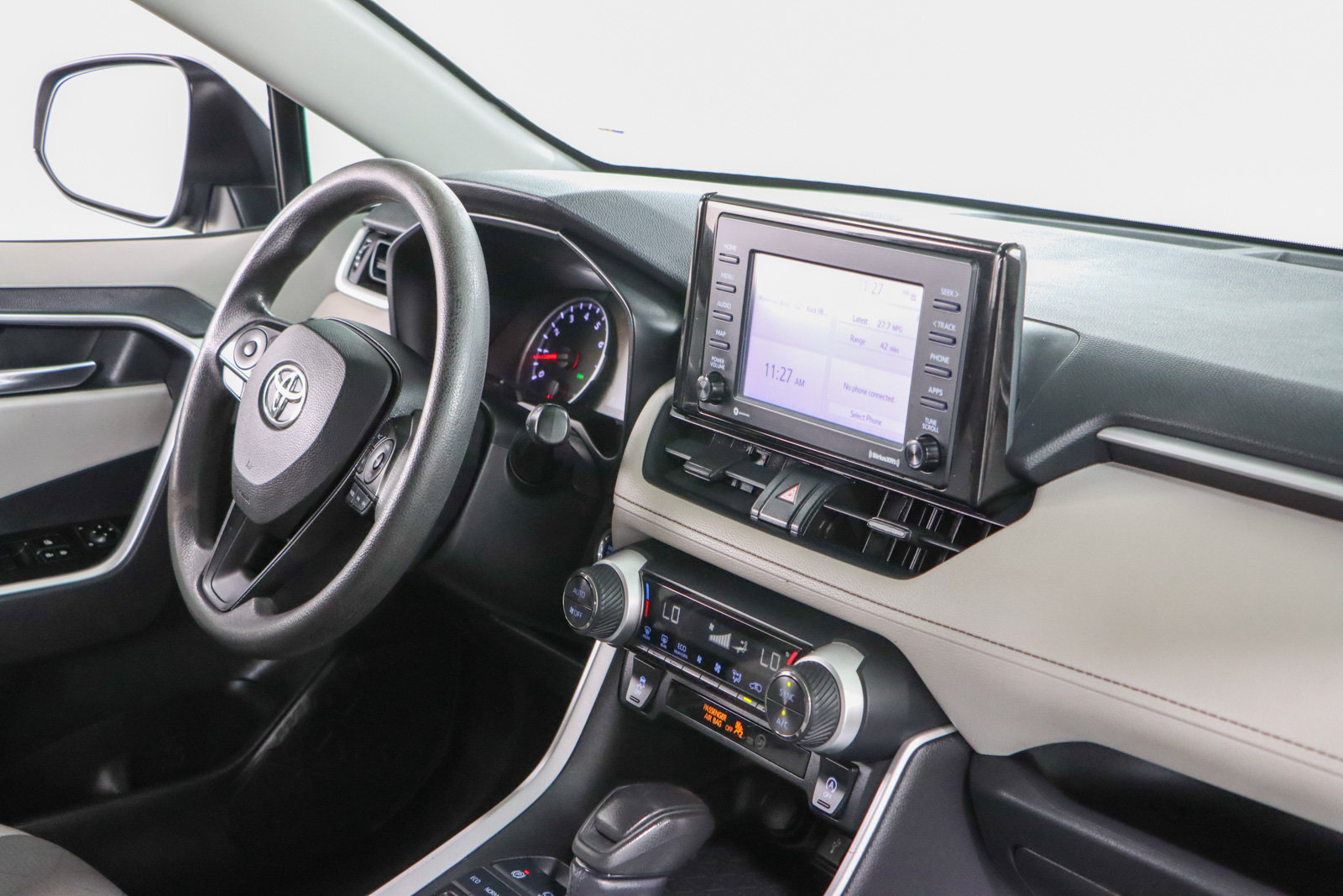Used 2020 Toyota RAV4 XLE FWD image 25