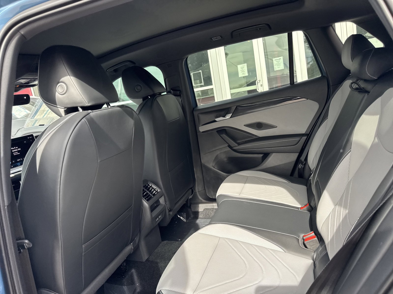 New 2026 Volkswagen Tiguan SE R-Line image 18