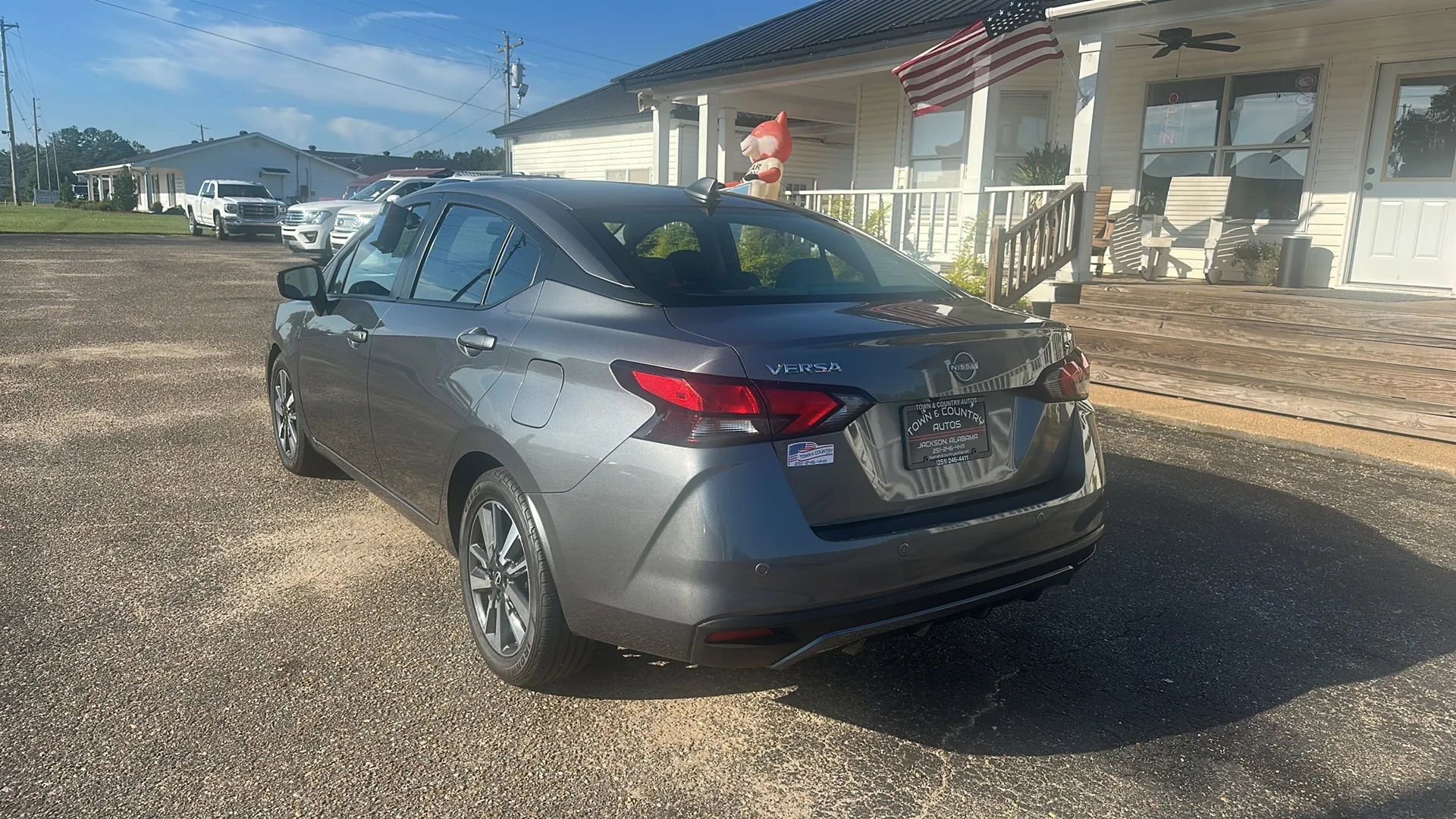 Used 2023 Nissan Versa SV image 7