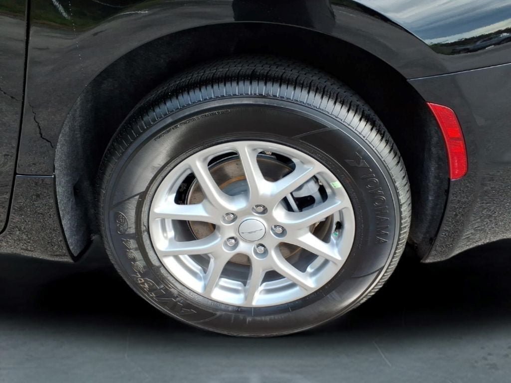 New 2027 Chrysler Pacifica LX FWD image 10