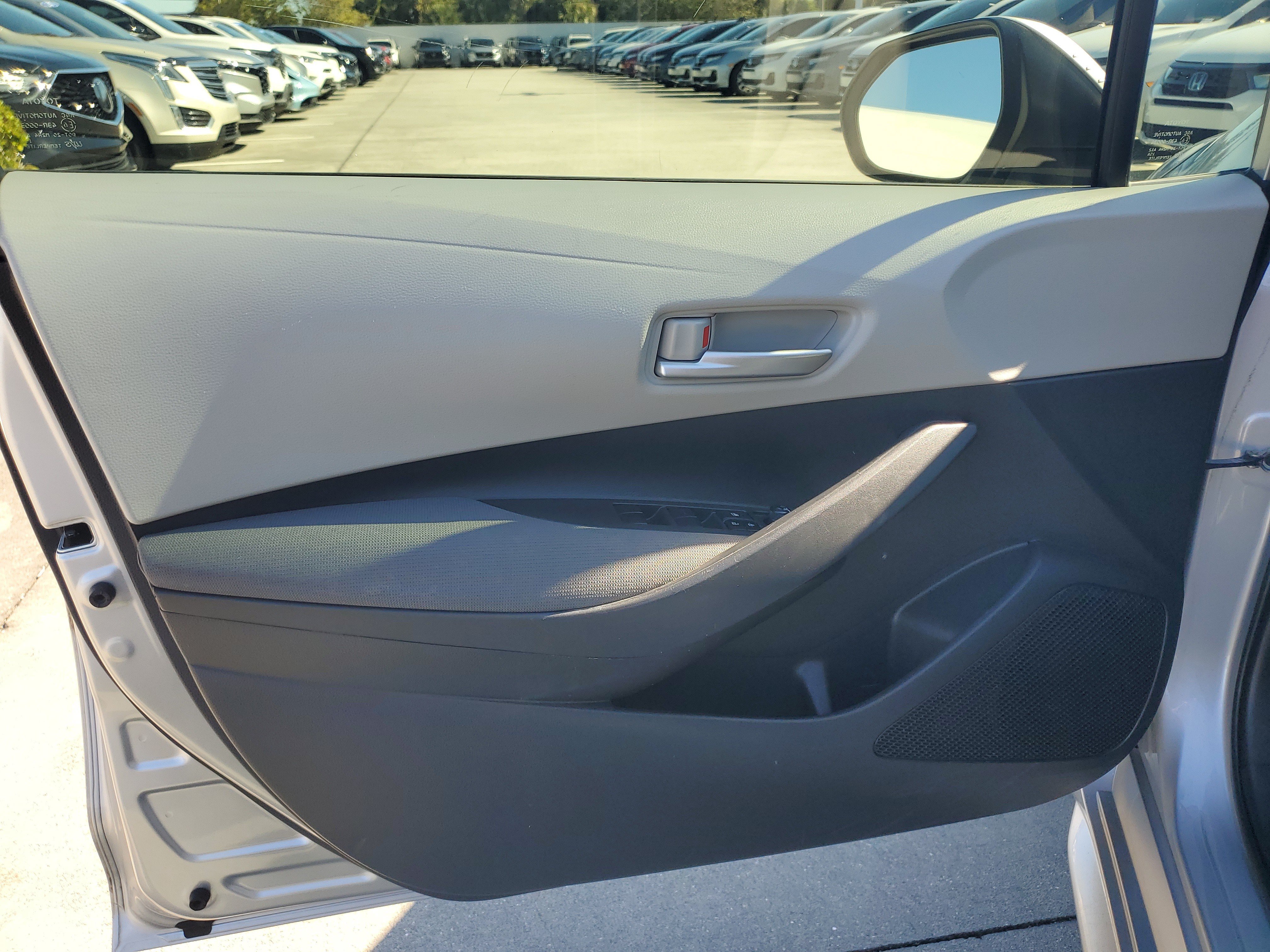 Used 2020 Toyota Corolla L FWD image 21