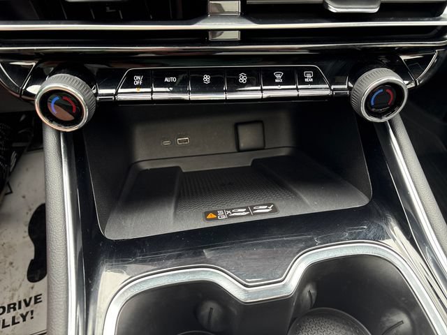 Used 2026 Chevrolet Traverse RS w/ LPO, Floor Liner Package AWD/4WD image 18