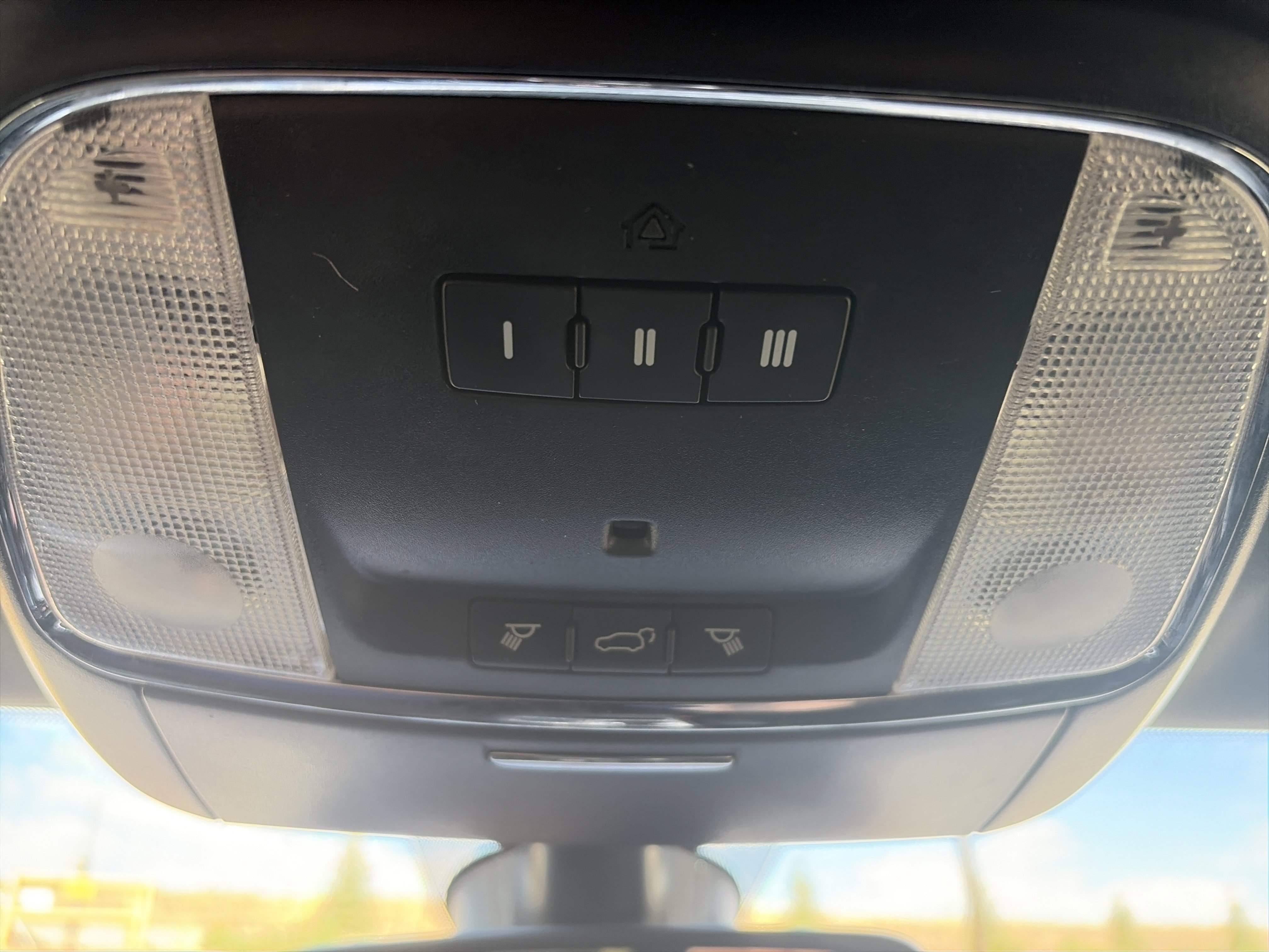 Used 2018 Jeep Grand Cherokee Altitude AWD/4WD image 15