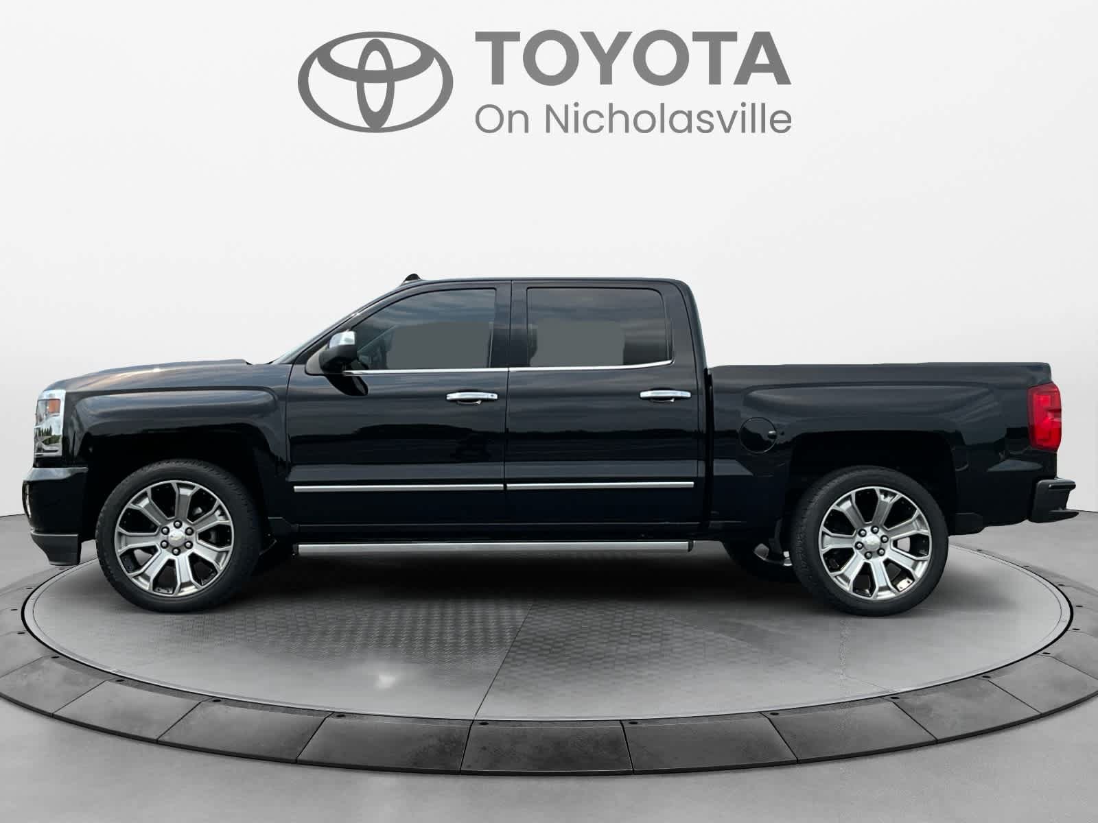 Used 2017 Chevrolet Silverado 1500 High Country AWD/4WD image 2