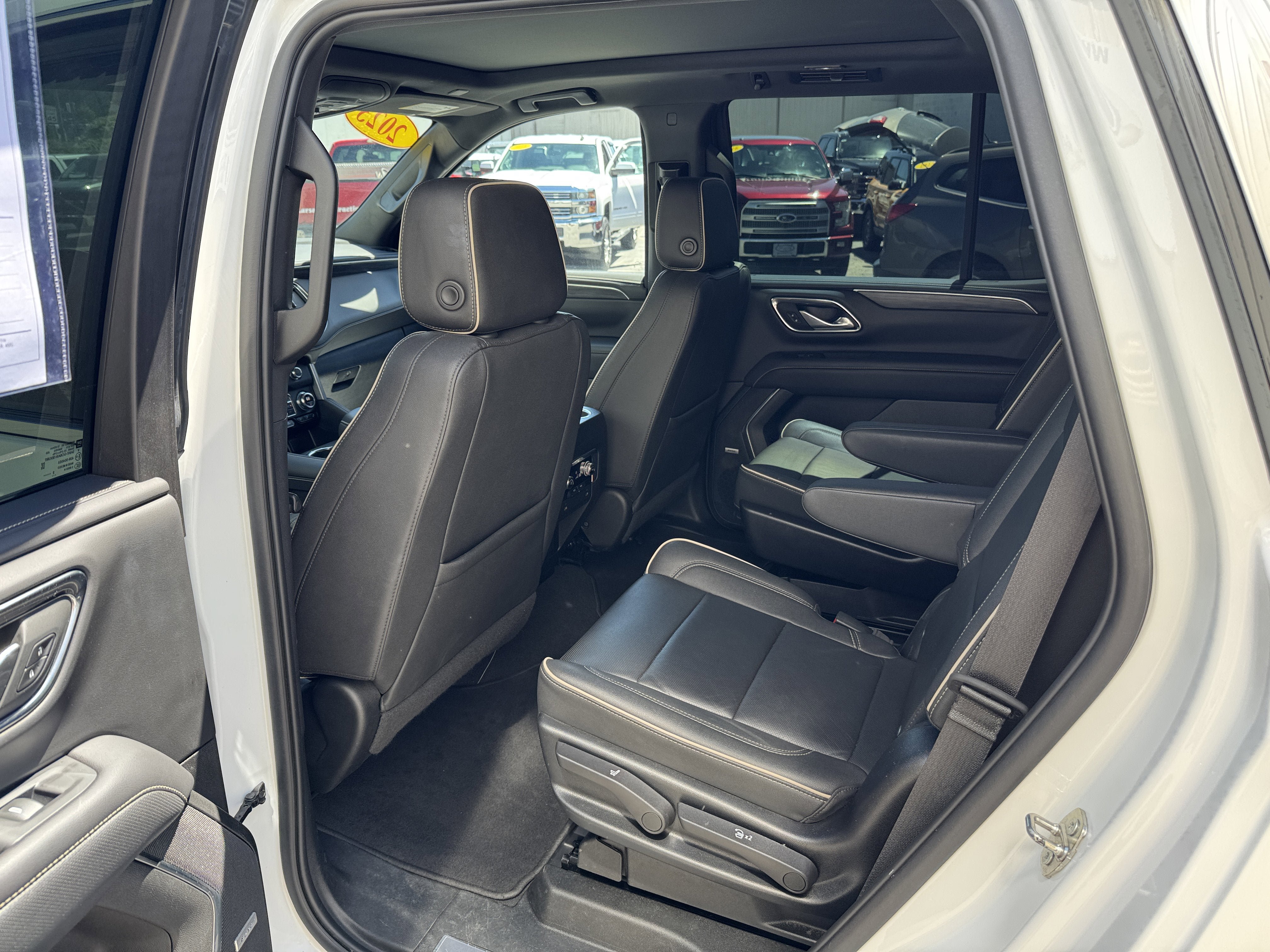 Used 2023 GMC Yukon SLT AWD/4WD image 28