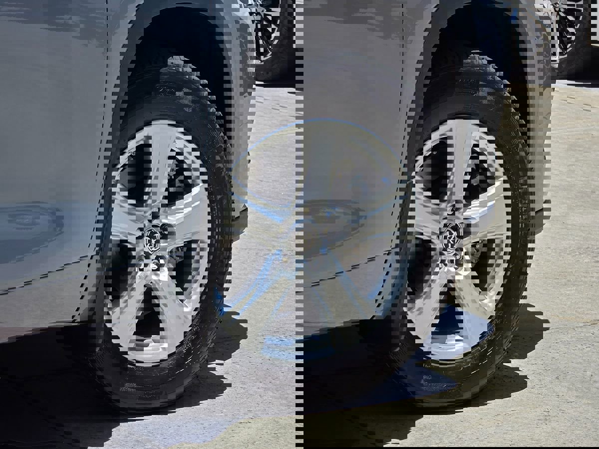 Used 2021 Toyota Highlander LE image 15