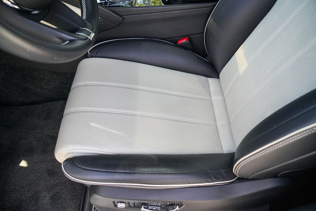 Used 2021 Bentley Bentayga AWD/4WD image 30