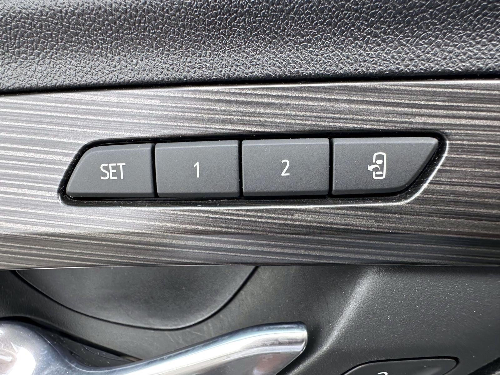 Used 2024 GMC Terrain SLT w/ Infotainment Package II AWD/4WD image 10