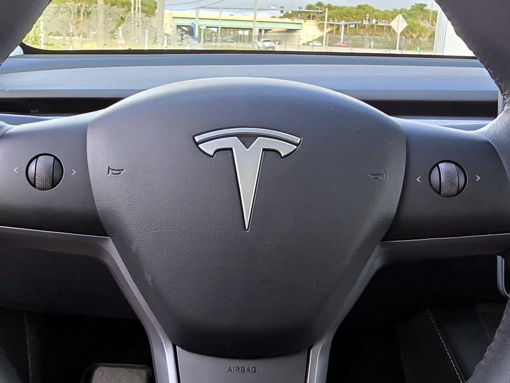 Used 2025 Tesla Model Y Long Range image 13