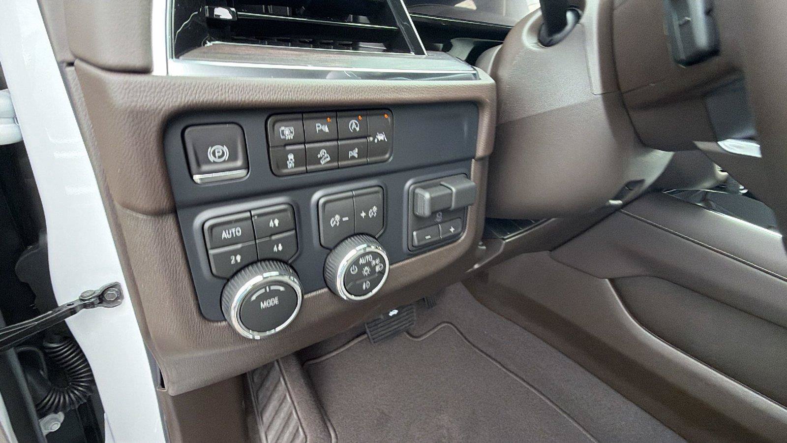 New 2026 Chevrolet Suburban LT w/ Comfort Package AWD/4WD image 22