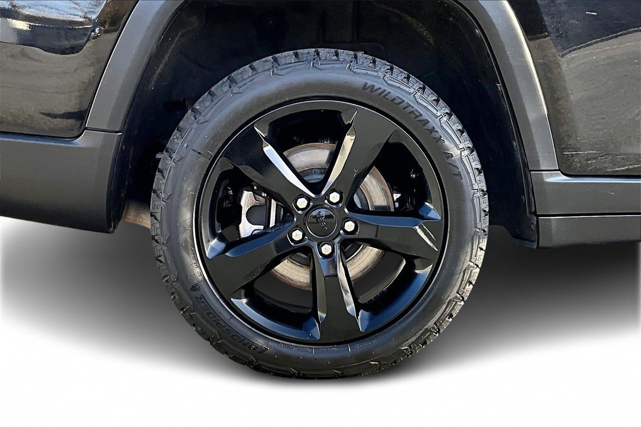 Used 2023 Jeep Grand Cherokee L Altitude image 33