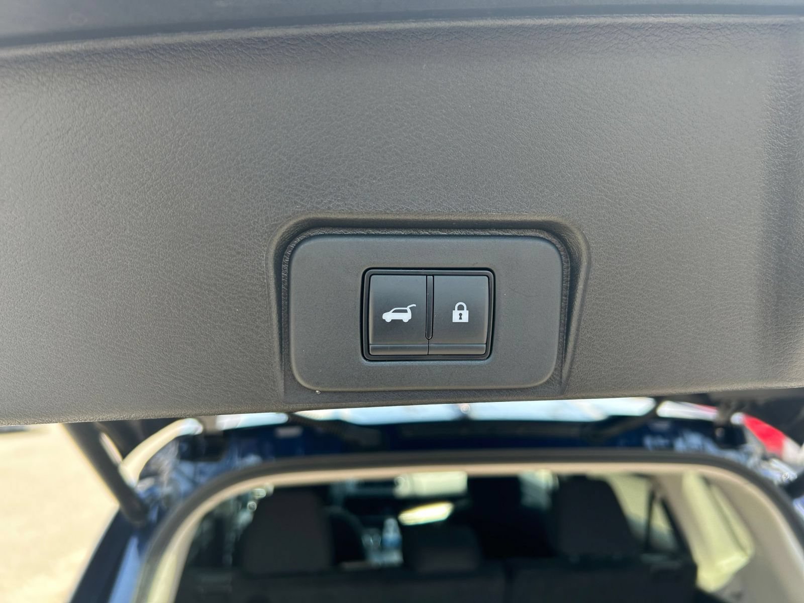 Used 2025 Nissan Rogue SV FWD image 23