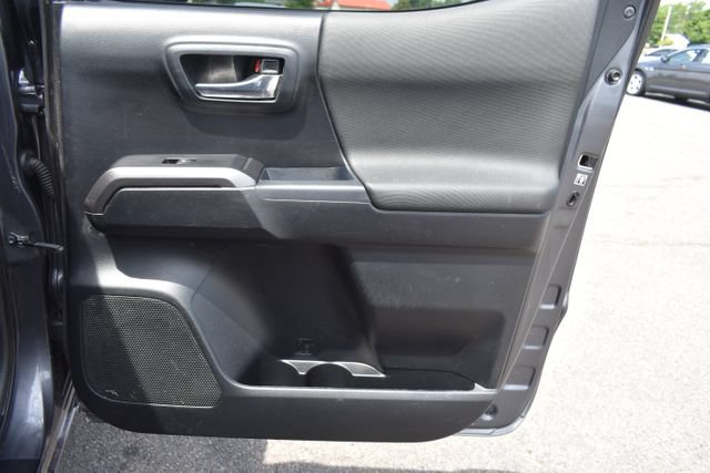 Used 2018 Toyota Tacoma SR5 AWD/4WD image 36