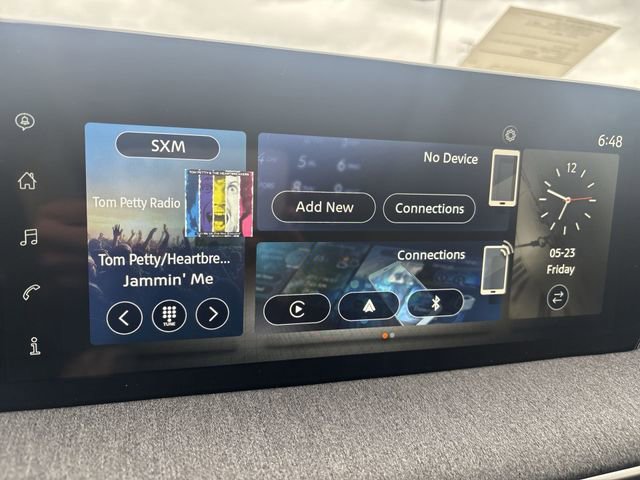 Certified 2025 Nissan Kicks SV image 18