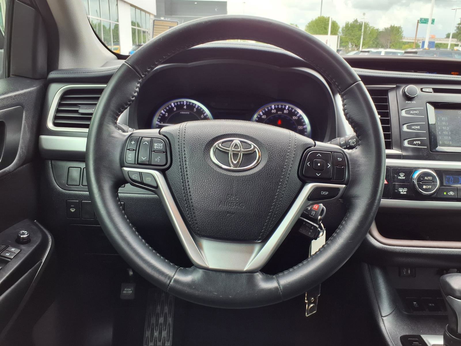 Used 2015 Toyota Highlander Plus FWD image 13