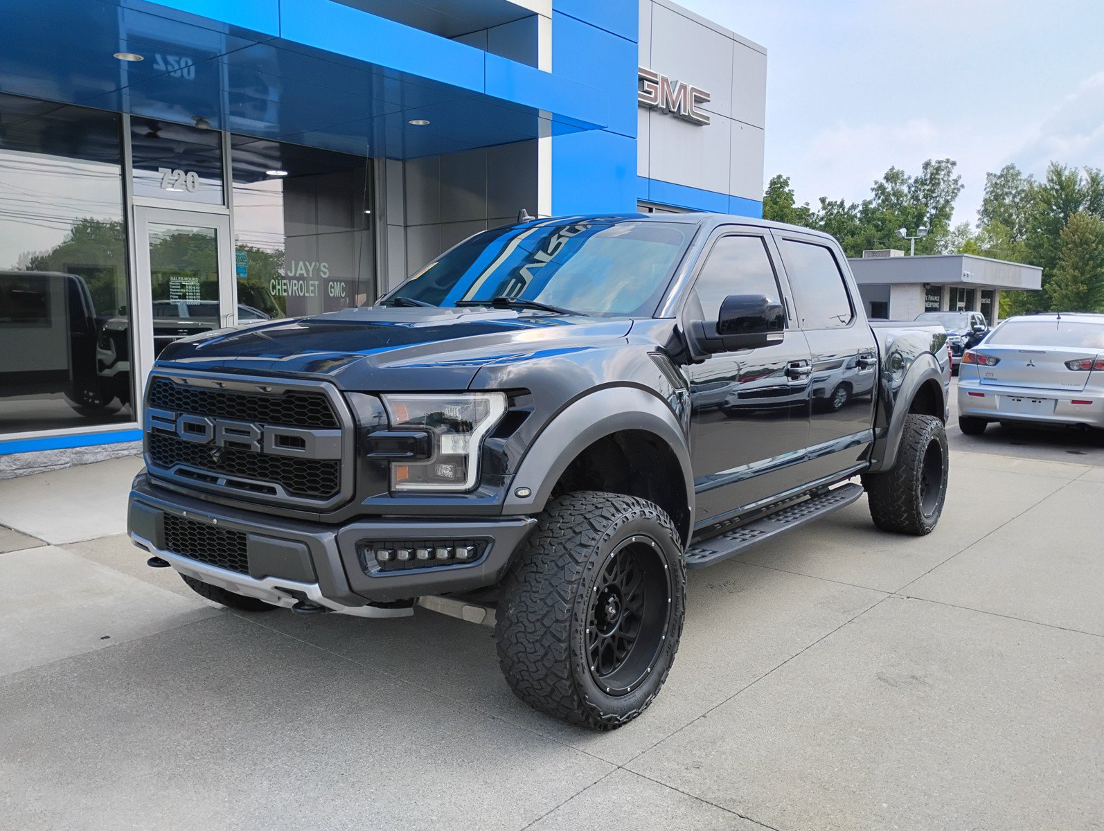 Used 2019 Ford F150 Raptor w/ Equipment Group 802A Luxury AWD/4WD image 13