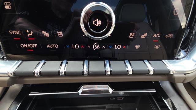 New 2026 GMC Yukon Denali w/ Sun & Power Step Package image 32