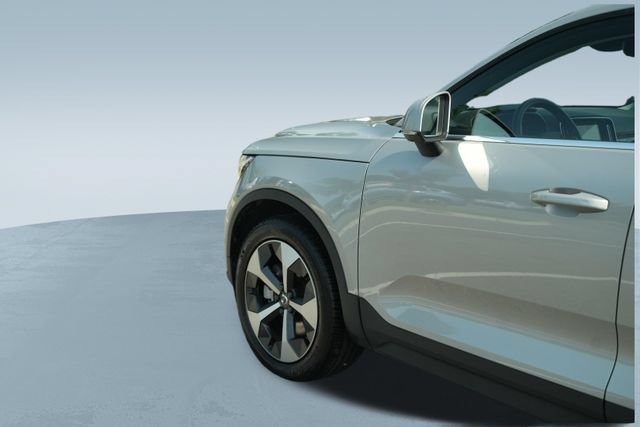 Used 2025 Volvo XC40 B5 Plus AWD/4WD image 40