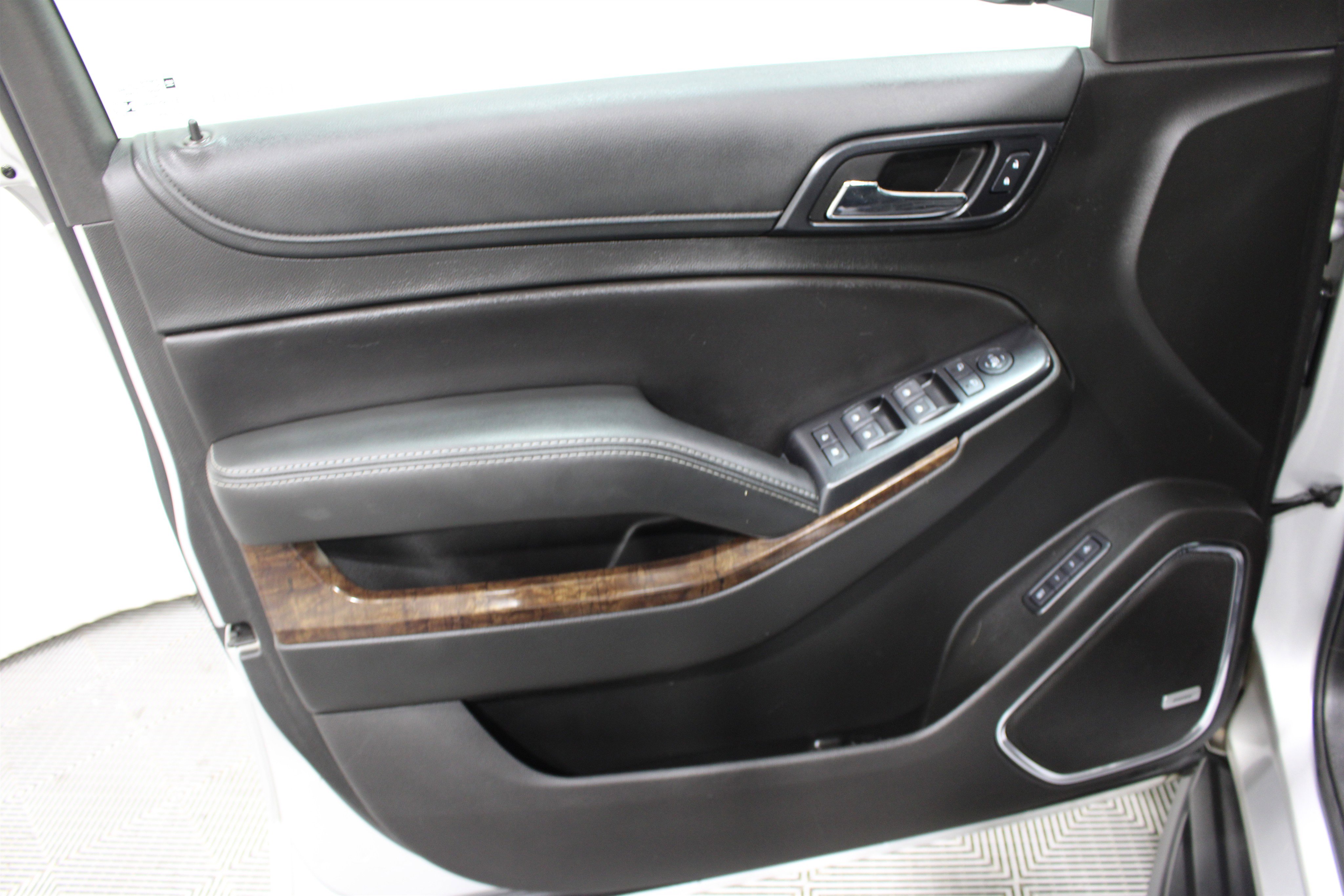 Used 2018 Chevrolet Suburban LT AWD/4WD image 5