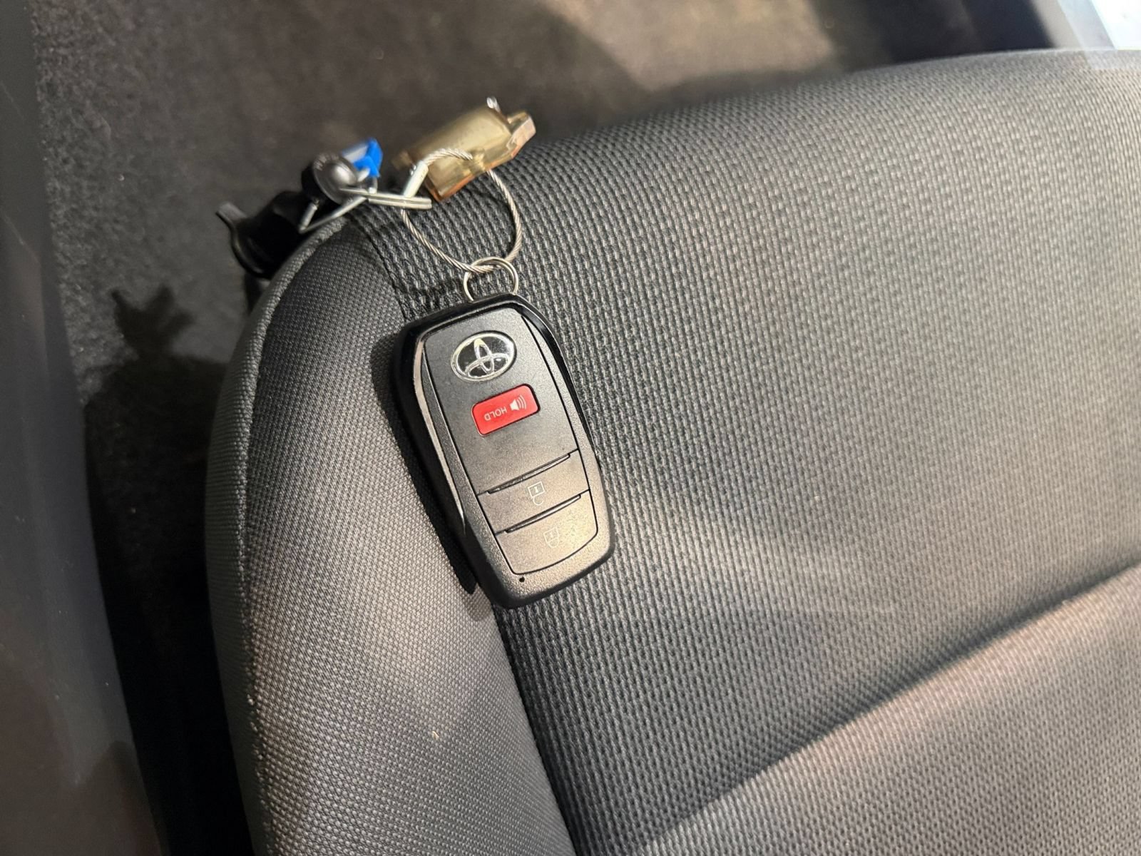 Used 2025 Toyota Prius LE FWD image 20