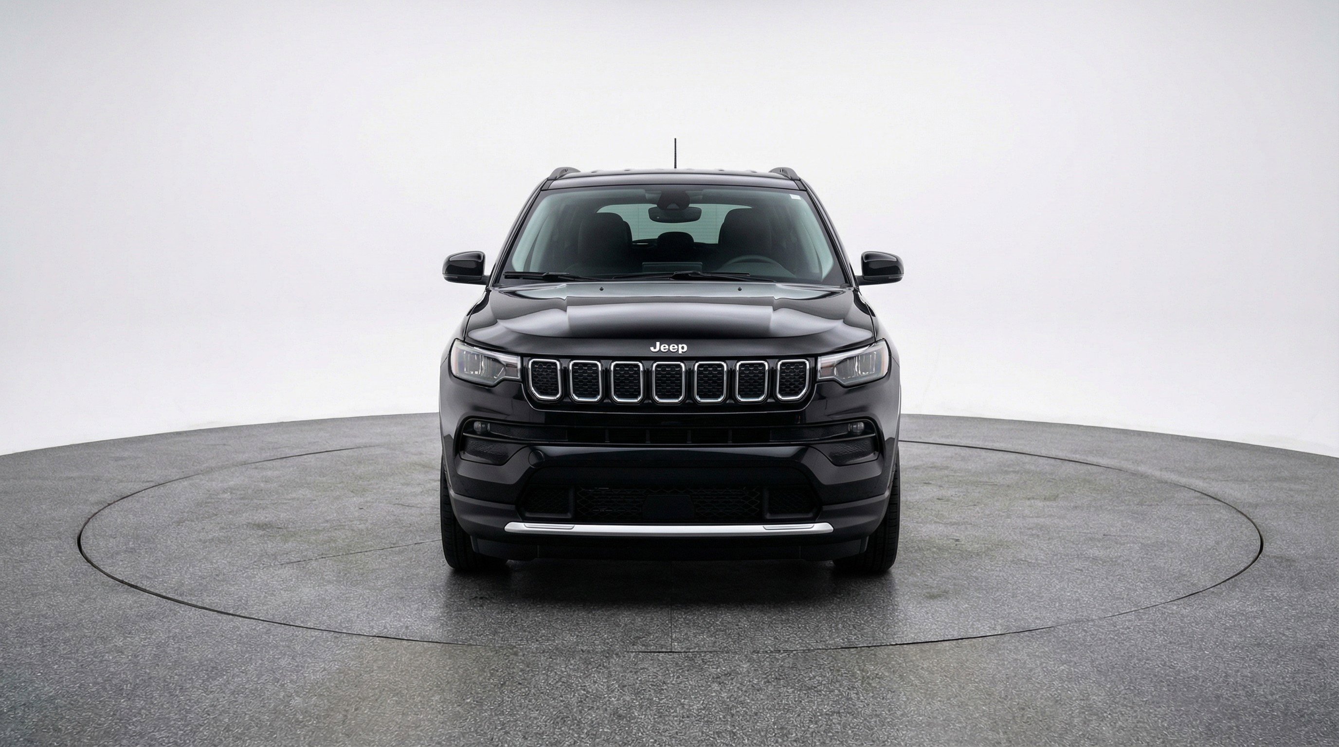 Used 2025 Jeep Compass Latitude AWD/4WD image 2