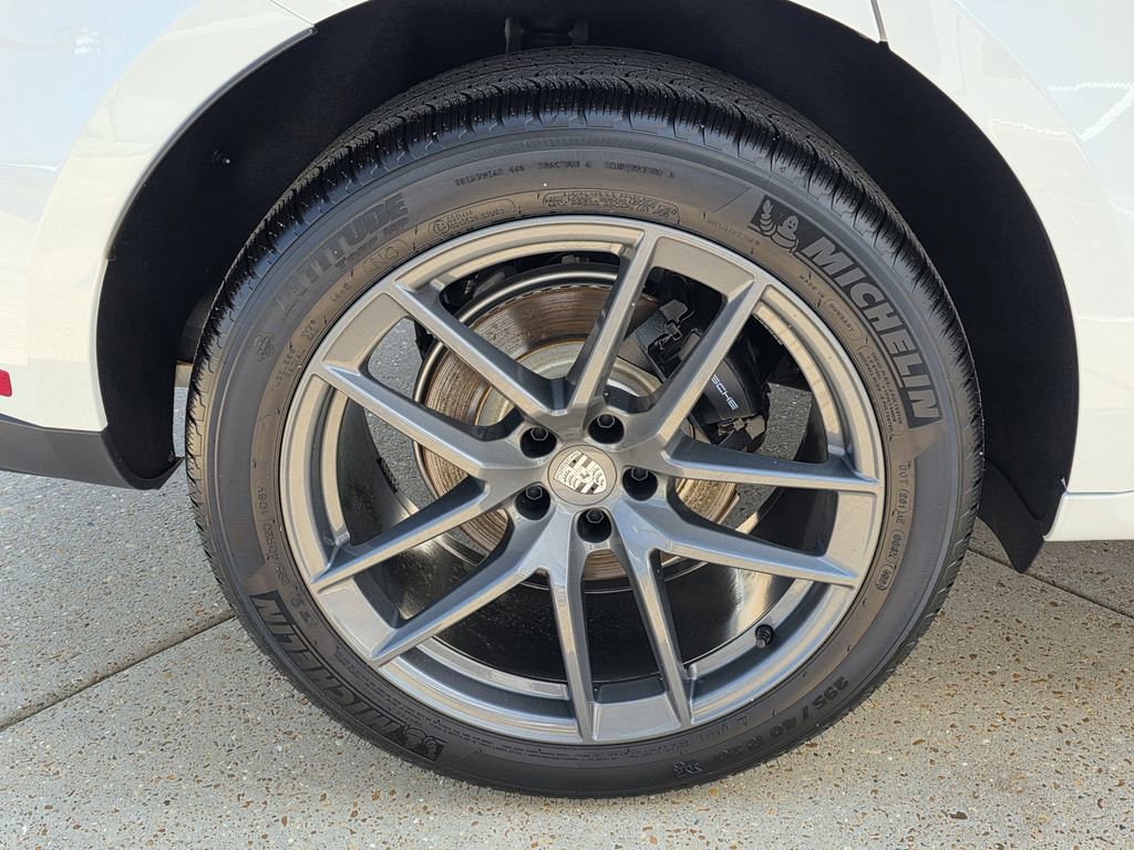 New 2025 Porsche Macan Turbo image 13