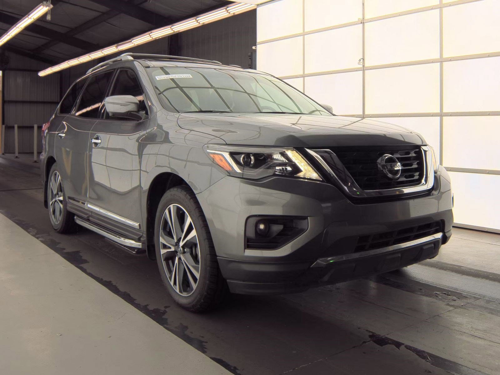 Used 2020 Nissan Pathfinder Platinum FWD image 4