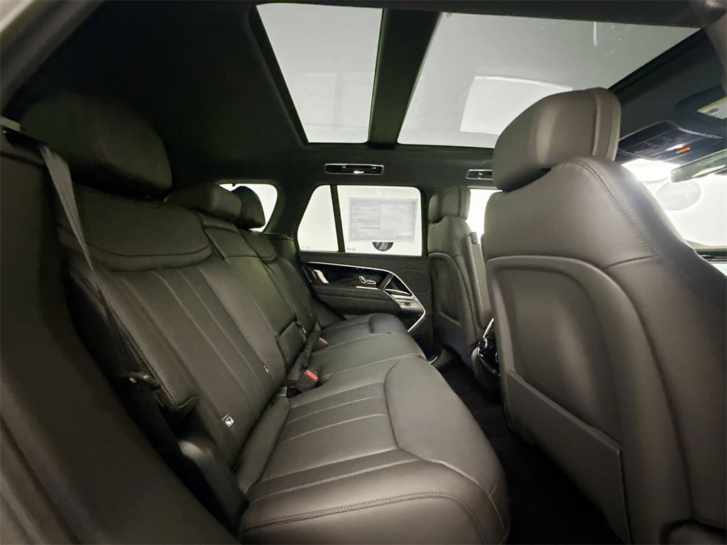 New 2026 Land Rover Range Rover SE image 27
