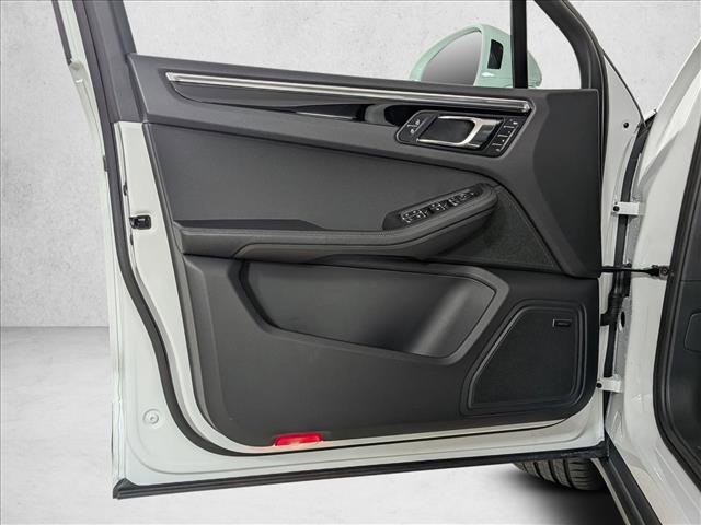 Certified 2025 Porsche Macan Turbo image 13
