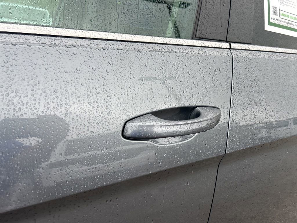 Used 2024 Volkswagen Atlas SE image 18