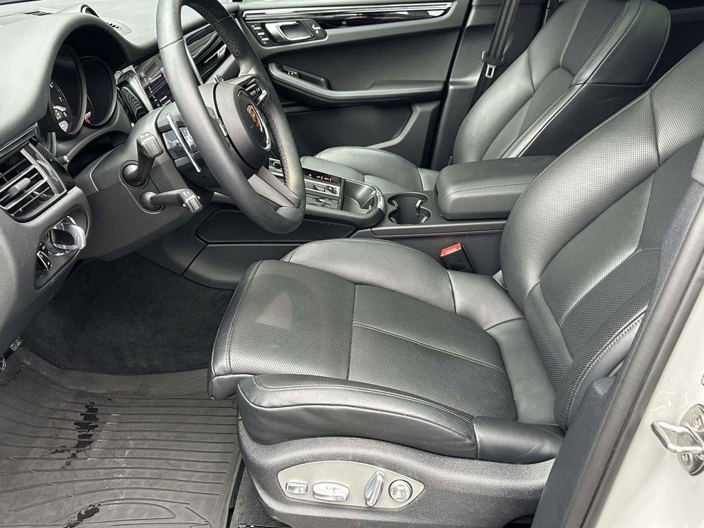 Certified 2025 Porsche Macan image 18