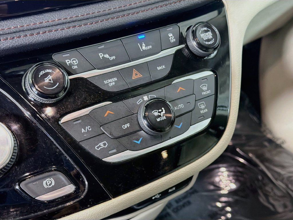 Used 2017 Chrysler Pacifica Limited w/ UConnect Theater Package FWD image 17