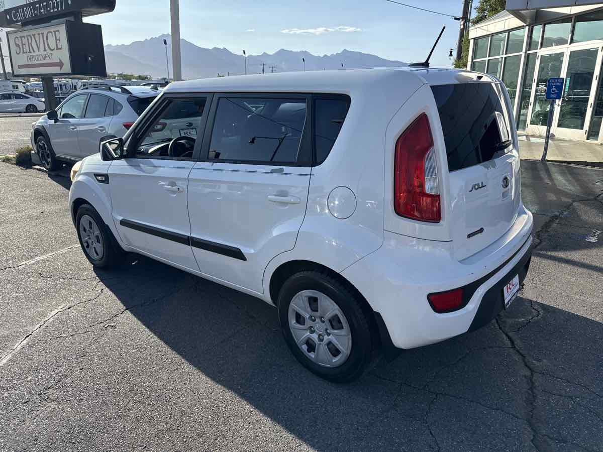 Used 2013 Kia Soul FWD image 8