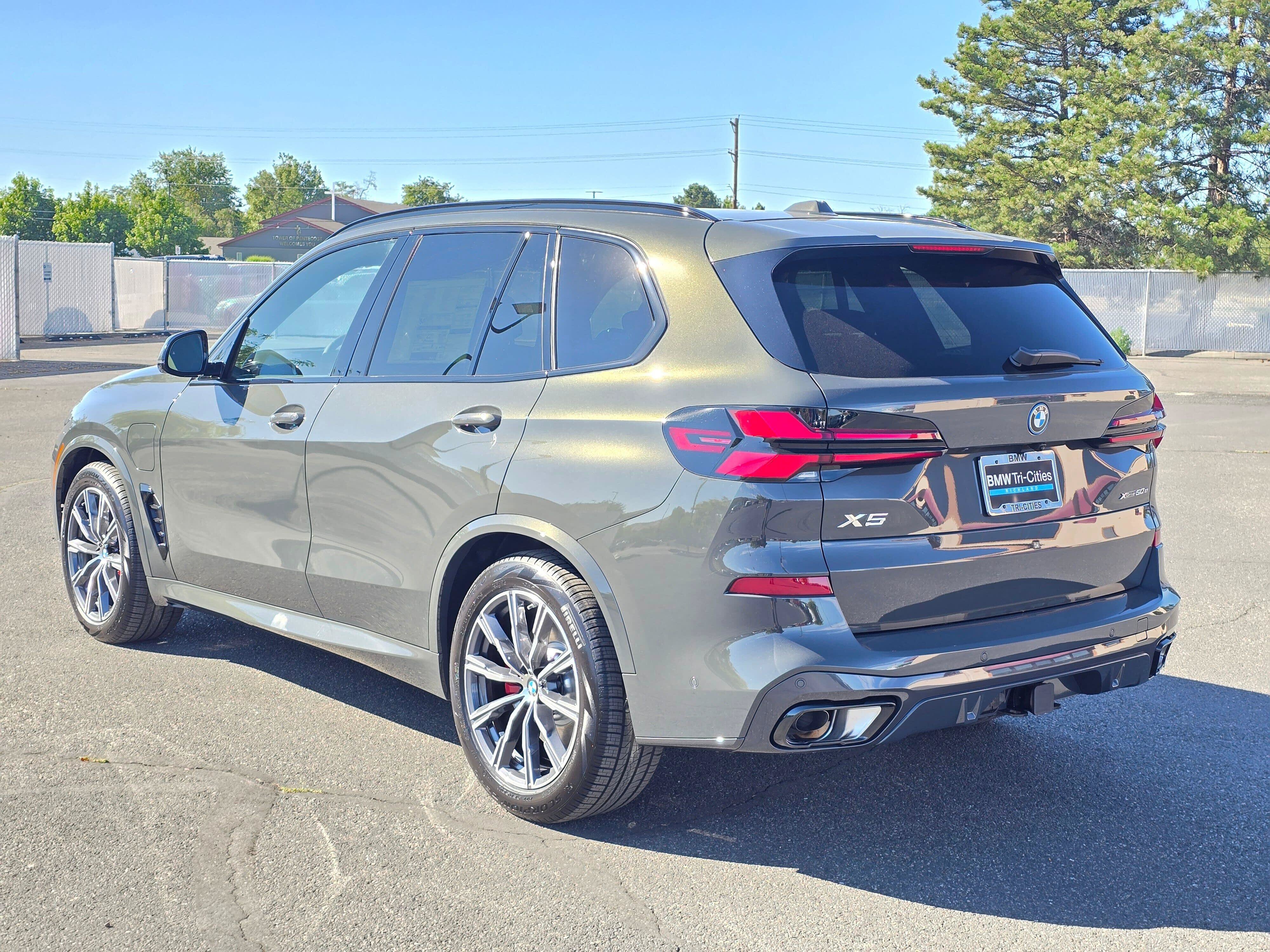 New 2026 BMW X5 xDrive50e w/ Executive Package AWD/4WD image 4