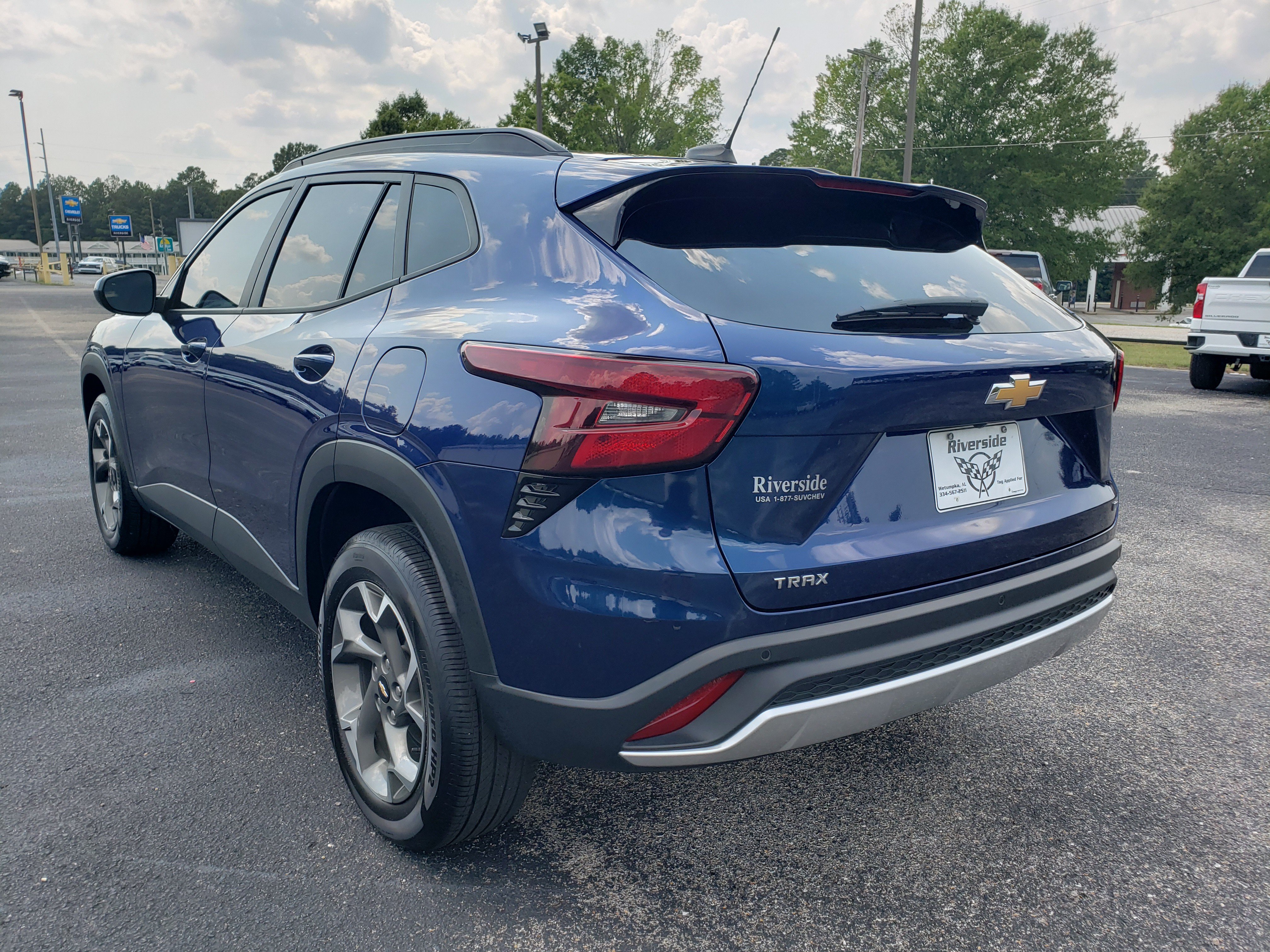 Used 2024 Chevrolet Trax LT w/ Driver Confidence Package FWD image 4