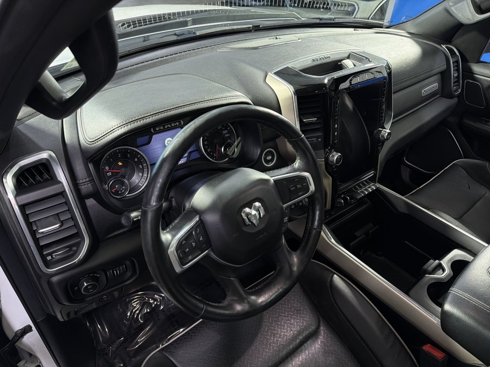 Used 2019 RAM 1500 Laramie AWD/4WD image 19