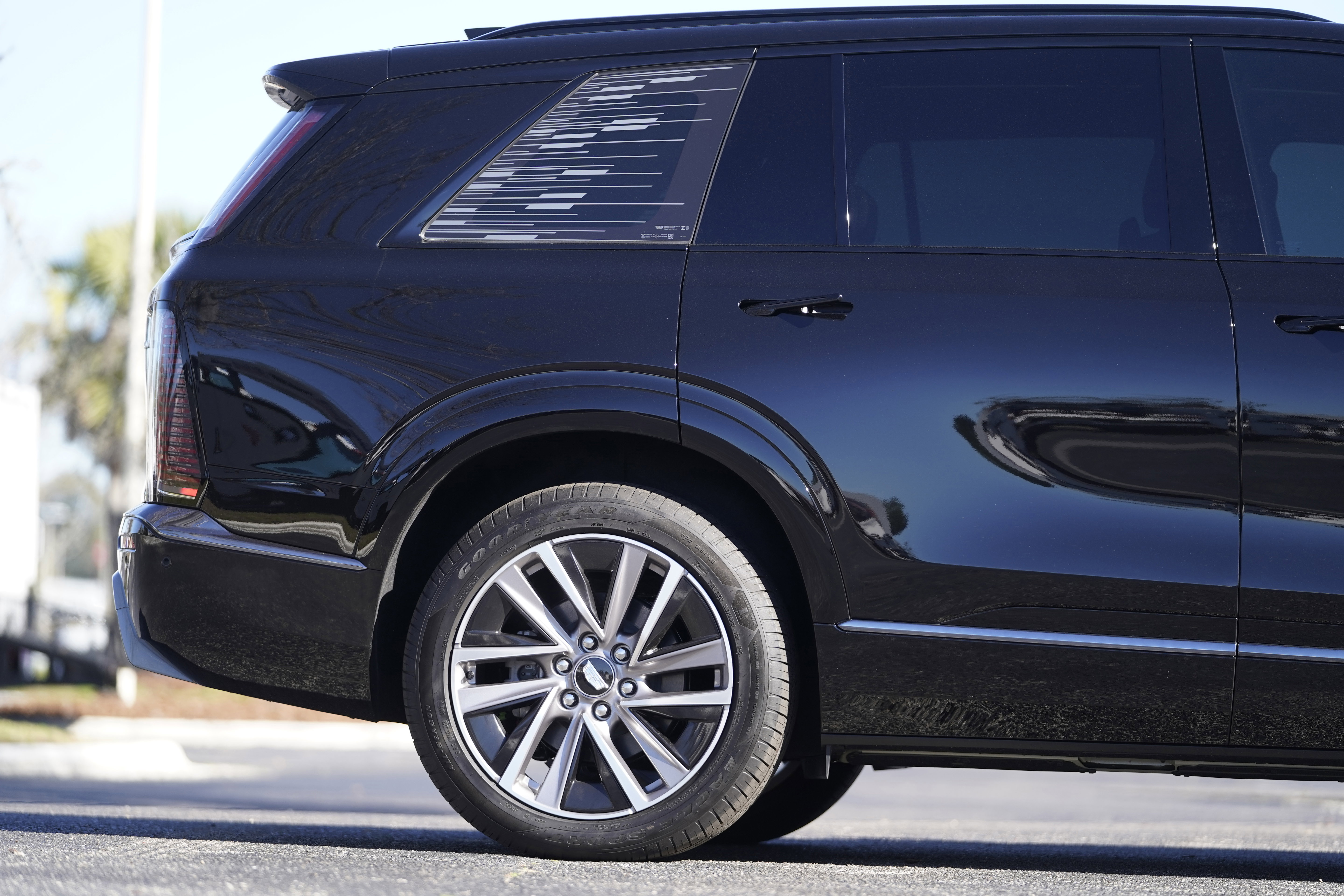 Used 2026 Cadillac Vistiq Sport image 6