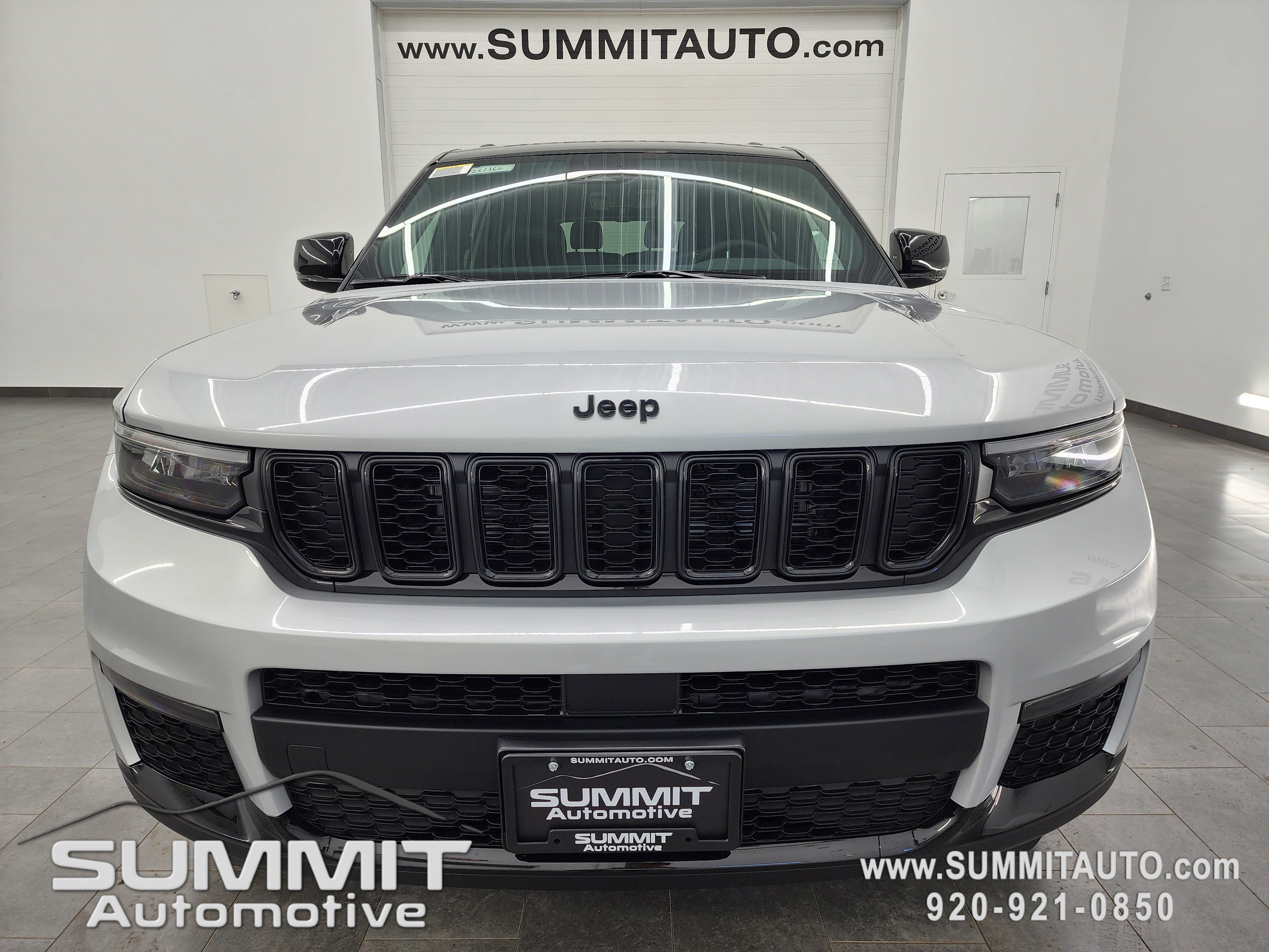 New 2025 Jeep Grand Cherokee L Limited w/ Trailer Tow Package image 21