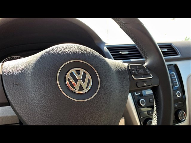 Used 2013 Volkswagen Passat 2.5 SE FWD image 9
