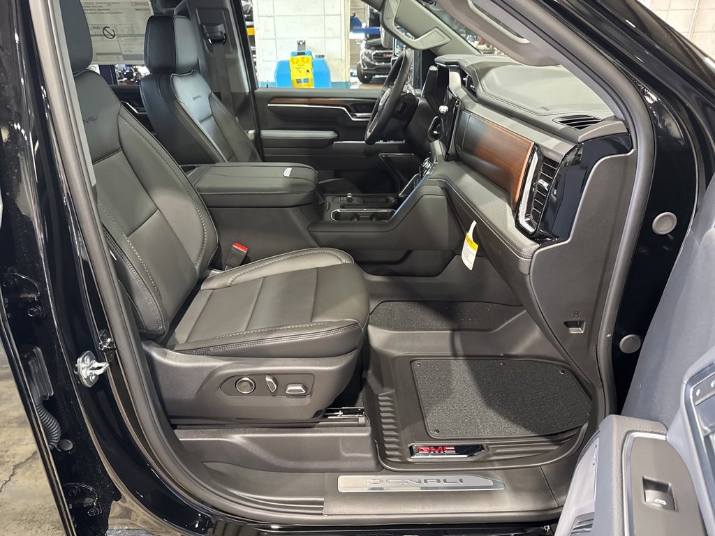 New 2025 GMC Sierra 2500 Denali w/ Denali Reserve Package image 40