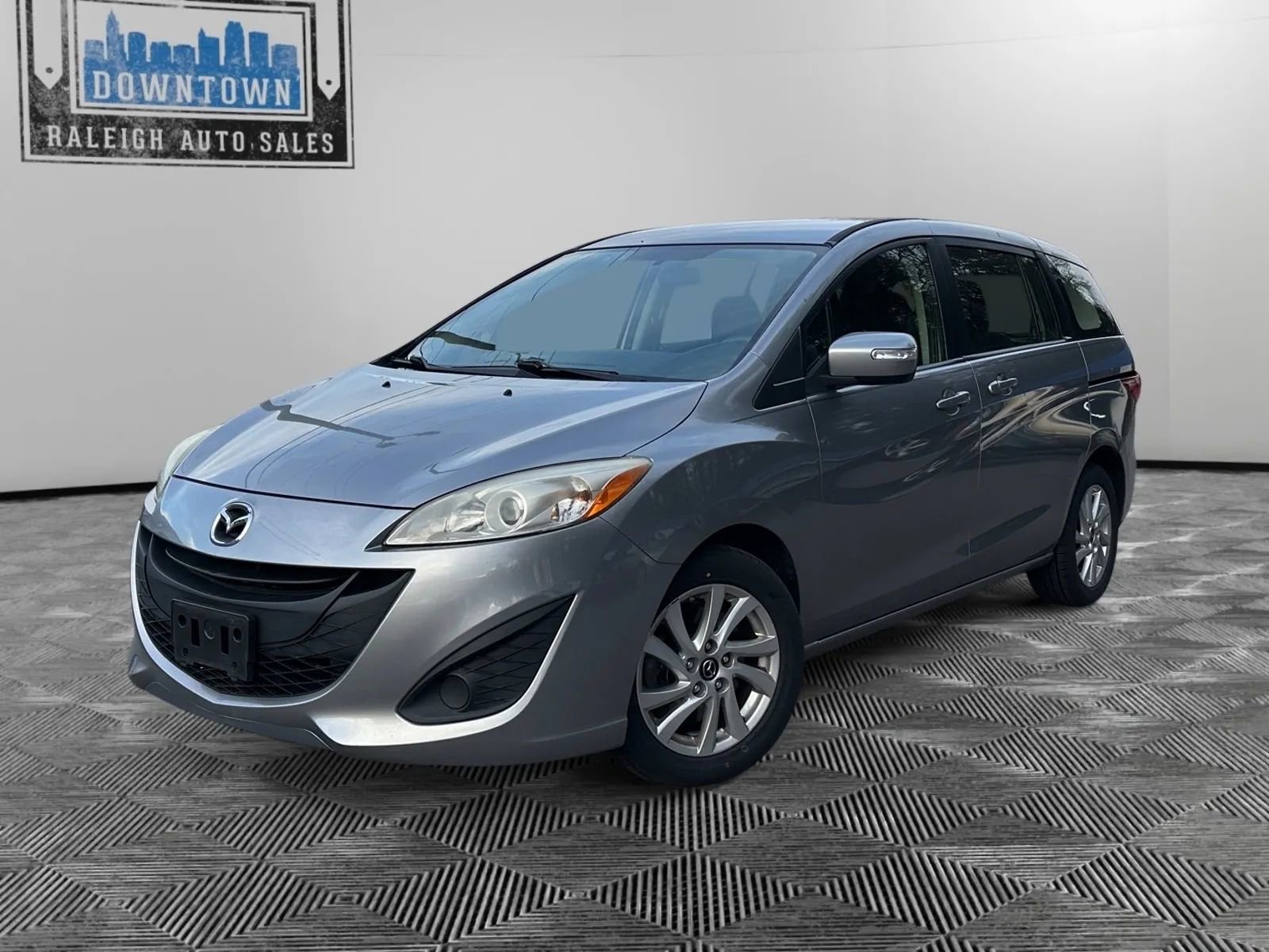Used 2014 MAZDA MAZDA5 Sport image 2
