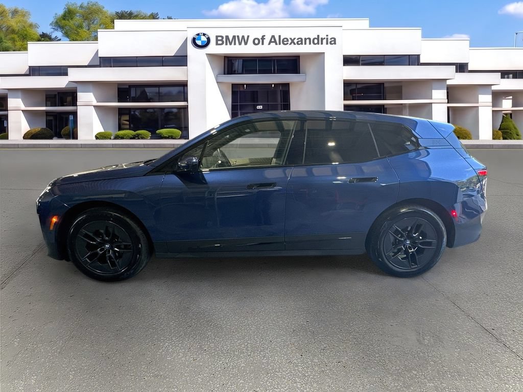 Used 2024 BMW iX xDrive50 w/ Convenience Package AWD/4WD image 8