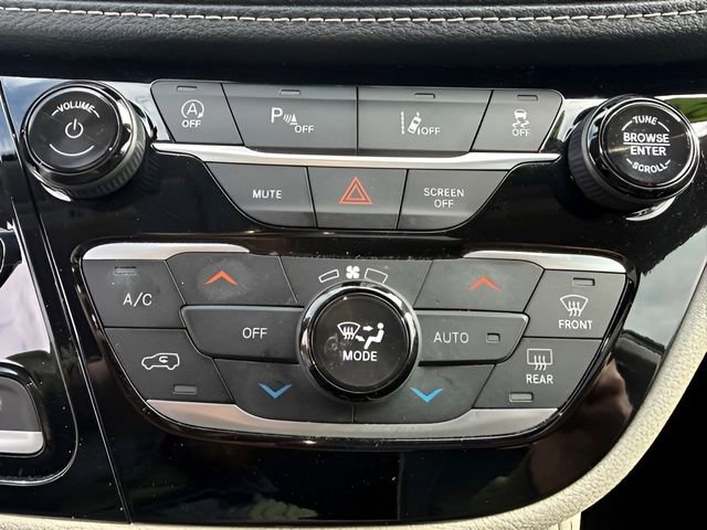Used 2023 Chrysler Pacifica Limited FWD image 29